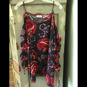 Ladies top/ally oops